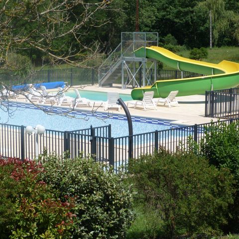 Mobilheim 4 Personen - klimatisiert mit halbüberdachter Terrasse