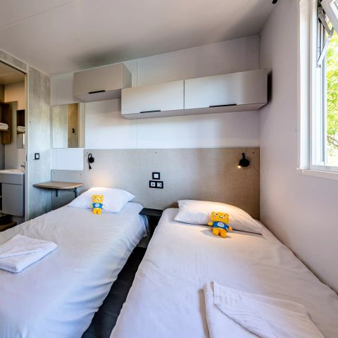 Stacaravan 4 personen - Cabane de pêcheur Premium 3 Kamers 4 Personen Jacuzzi + Airconditioning + TV