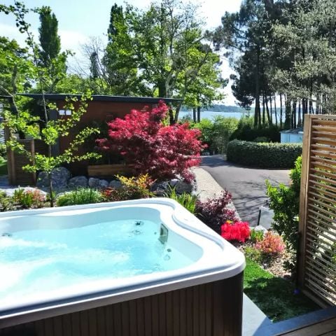 Stacaravan 2 personen - Cottage Pagode Premium 2 Kamers 2 Personen Meerzicht Jacuzzi + Airco + TV