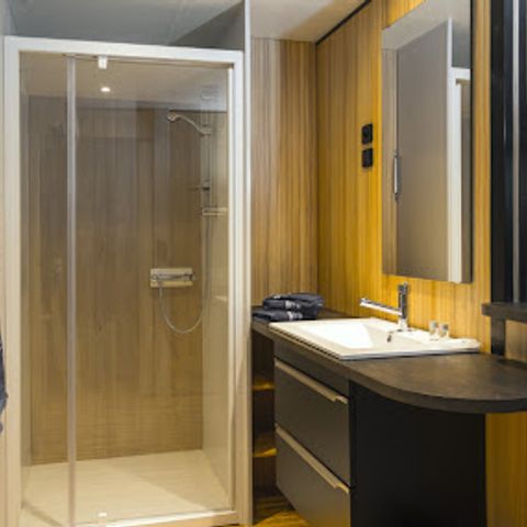 MOBILHOME 2 personnes - Cottage Pagode Premium 2 Pièces 2 Personnes vue lac Jacuzzi + Climatisé + TV