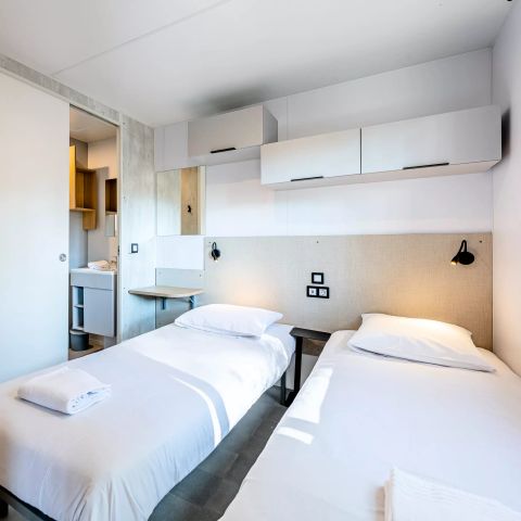 Stacaravan 4 personen - Vissershut 3 Kamers 4 Personen Airconditioning + TV