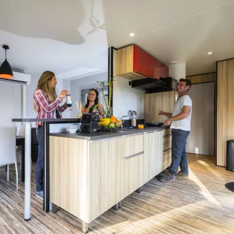 Stacaravan 4 personen - Cottage Pagode Premium 3 Kamers 4 Personen uitzicht op het meer Airconditioning + TV