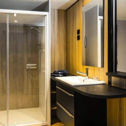 MOBILE HOME 2 people - Premium Pagoda Cottage – 2 rooms, sleeps 2, lake view, jacuzzi, air conditioning and TV