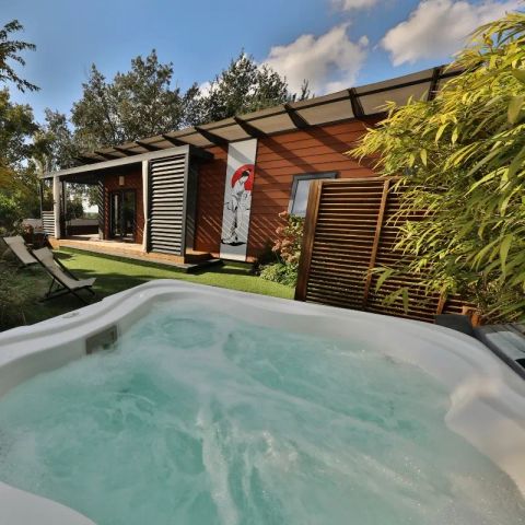 MOBILE HOME 4 people - Premium Pagoda Cottage – 3 Rooms, Sleeps 4, Jacuzzi, Air-conditioned, TV