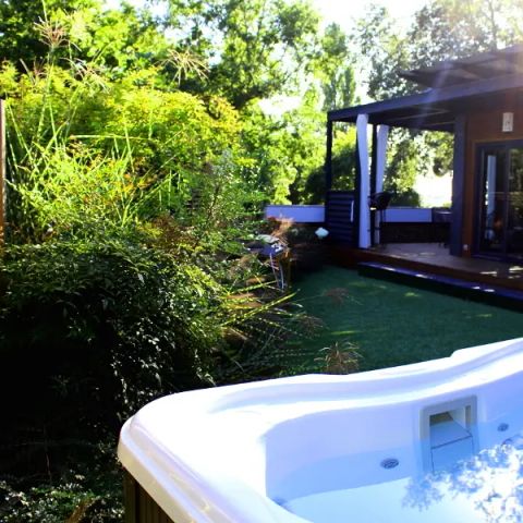 MOBILE HOME 4 people - Premium Pagoda Cottage – 3 rooms, sleeps 4, lake view, air-conditioned + TV
