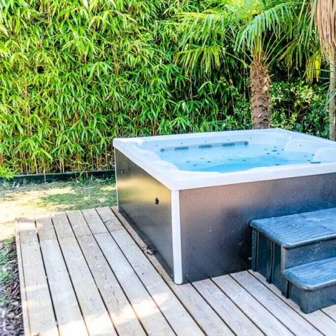 MOBILHOME 6 personas - Cabaña Taos Premium de 4 habitaciones para 6 personas, con aire acondicionado, televisión y jacuzzi