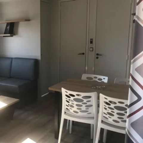 Mobile home 4 persons - Mobile-home Premium 29m² 2 bedrooms + terrace 21m² + TV + LV + Clim + plancha 4 pers Mobile-home Premium 29m² 2 bedrooms + terrace 21m² + TV + LV + Clim + plancha 4 pers