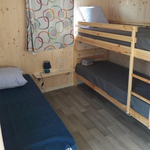 Tente en toile et en bois 5 personnes - Cahute des randonneurs 18m² - 2 chambres - sans sanitaire 5 pers