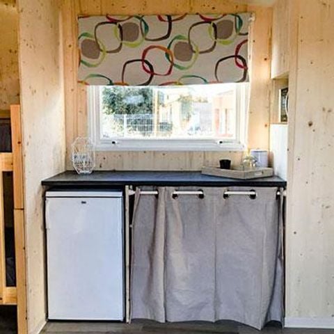 Tente en toile et en bois 5 personnes - Cahute des randonneurs 18m² - 2 chambres - sans sanitaire 5 pers