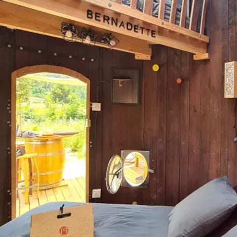 UNIEKE ACCOMMODATIE 4 personen - Foudreaterre 1 kamer (Ontbijt, opgemaakt bed/huishoudelijk werk, aperitiefmand) + SPA 2/4 pers