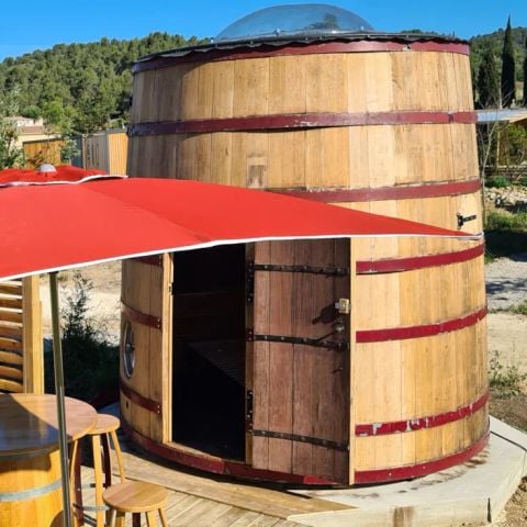 HÉBERGEMENT INSOLITE 4 personnes - Foudreaterre 1 chambre (Petit déjeuner, lit/ménage fait, panier apéro) + SPA 2/4 pers