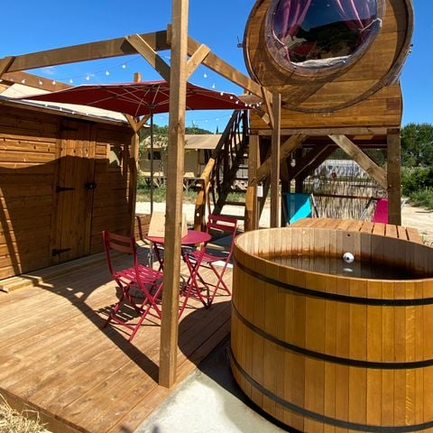 HÉBERGEMENT INSOLITE 2 personnes - Foudrenlair 1 chambre (Petit déjeuner, lit/ménage fait, panier apéro) + SPA 2 pers