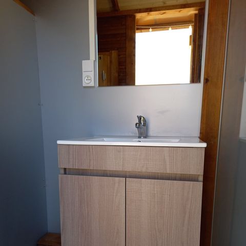 PLOT - Freecamp package (1 tent, caravan and 1 car or camper van / 16A electricity) + sanitary facilities for 2/6 people