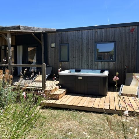 Mobilhome 6 personnes - Mobil-home Premium 38 m² 3 chambres + terrasse 21m² + TV + LV + clim + plancha + 2 SDB 6 pers