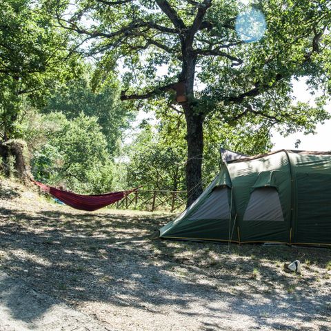 STAANPLAATS - Grote tent en/of met uitzicht op het meer 1/6 pers