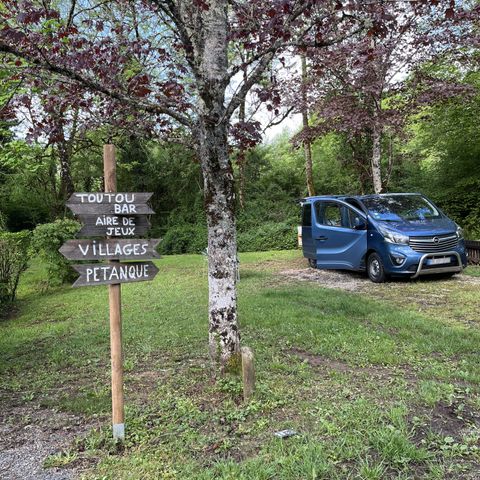 PLOT - Comfort package: pitch + 1 tent, caravan + 1 car or camper + 10A electricity