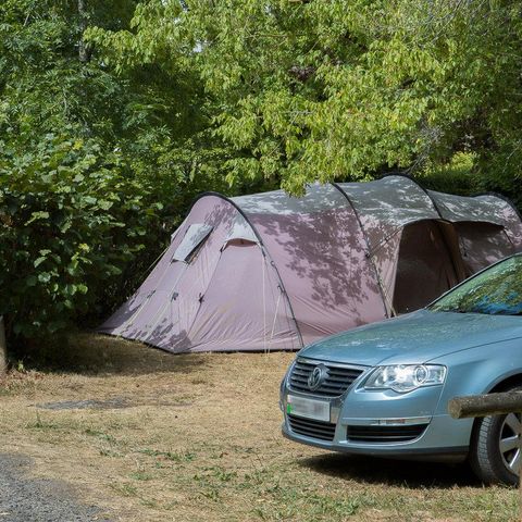 EMPLACEMENT - Forfait Nature: emplacement + 1 véhicule + 1 tente, caravane ou camping car