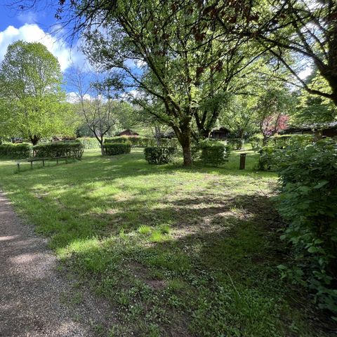 PLOT - Nature package: pitch + 1 vehicle + 1 tent, caravan or motorhome