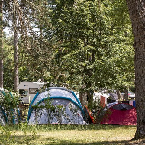 PLOT - Package Cycling/hiking stop: 1 pitch + 1 tent + 1 bike or motorbike