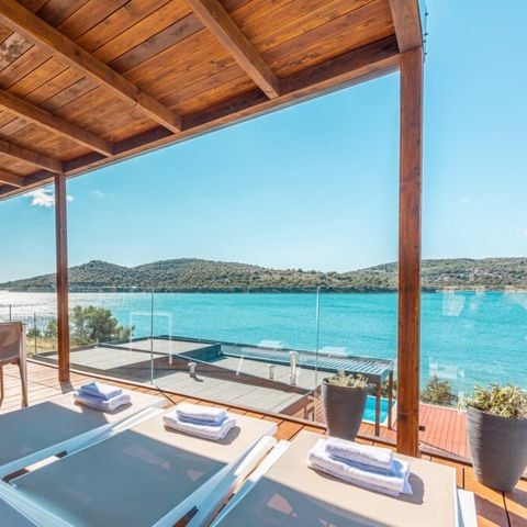 Villa 4 Personen - Deluxe 2 Schlafzimmer mit Terrasse und Pool