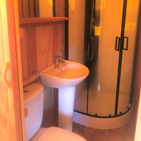 CANVAS AND WOOD TENT 5 people - Crusoe with sanitary facilities. Arrival 4pm Departure 10am. Max