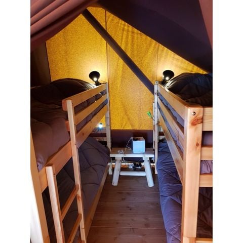 Tente en toile et en bois 5 personnes - Crusoé avec Sanitaires. Arrivée 16h Départ 10h. Max