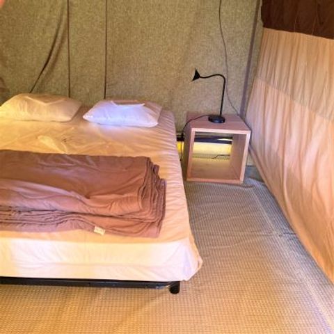 TENDA IN TELA E LEGNO 5 persone - Tenda Pilotis con 2 camere da letto. Arrivo alle 16:00 Partenza alle 10:00. Massimo