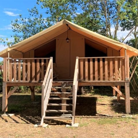 Tente en toile et en bois 5 personnes - Tente Pilotis 2 chambres. Arrivée 16h Départ 10h. Max