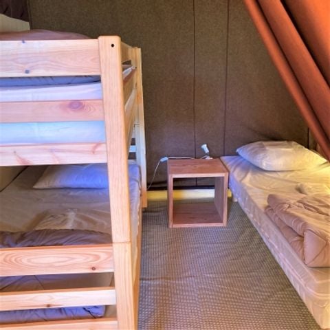 Tente en toile et en bois 5 personnes - Tente Pilotis 2 chambres. Arrivée 16h Départ 10h. Max