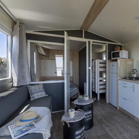BUNGALOW 4 people - 2-bedroom cabin with sea view (with private bathroom on the pitch)