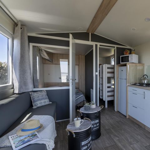 Bungalow 4 persons - 2-bedroom cabin with sea view (with private bathroom on the pitch)