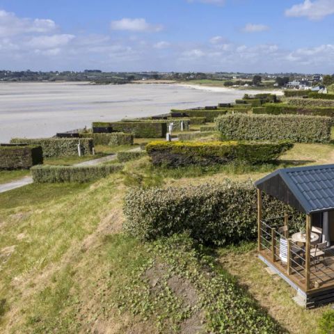 Bungalow 4 persons - 2-bedroom cabin with sea view (with private bathroom on the pitch)