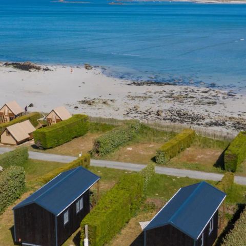 Bungalow 4 persons - 2-bedroom cabin with sea view (with private bathroom on the pitch)