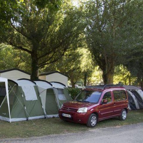 Kampeerplaats - Comfortpakket (standplaats + tent, caravan of camper / 1 auto + 10A elektriciteit)