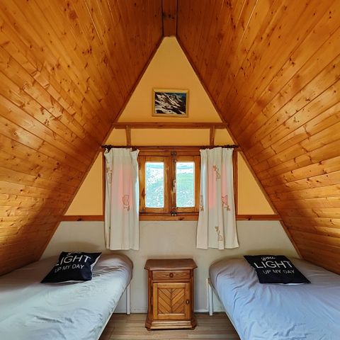 UNUSUAL ACCOMMODATION 2 people - CANADIAN Hut per night