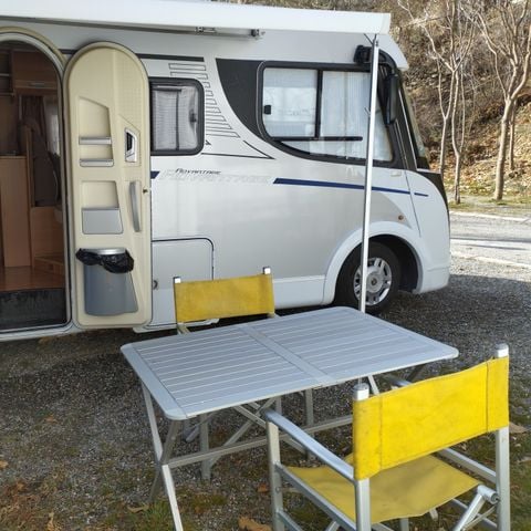 CARAVANE 4 personnes - Camping car intégral Dethleffs