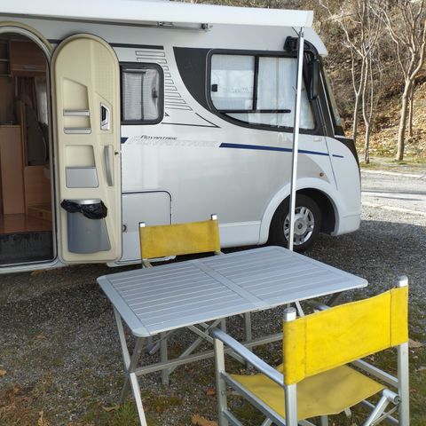 CARAVANA 4 personas - Autocaravana integral Dethleffs