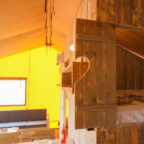 Safaritent 6 personen - Safari Lodge Tent | 3 Slaapkamers | 6 Pers. | Verhoogd terras | Airconditioning