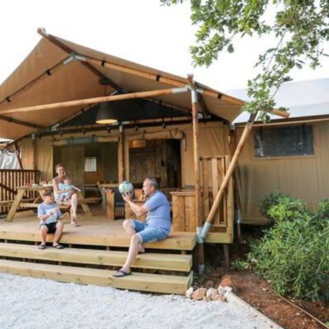 Canvas and wooden tent 6 persons - Safari Lodge Tent | 3 Bedrooms | 6 Pers. | Raised terrace | Air conditioning
