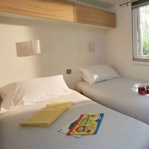 BUNGALOW 6 personnes - Mobil-home | Premium | 3 Ch. | 6 Pers. | Terrasse surélevée | 1 SDB | Clim.