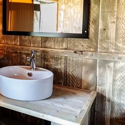 Tente en toile et en bois 6 personnes - Tente Safari Lodge | 3 Ch. | 6 Pers. | 1 SDB | Clim.