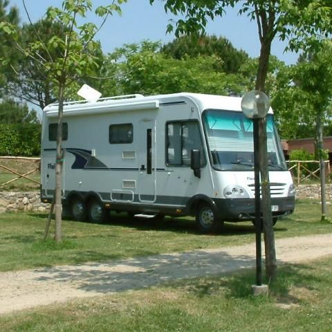 Stellplatz - Großer Stellplatz für Wohnmobile (Pauschale für 2 Personen)