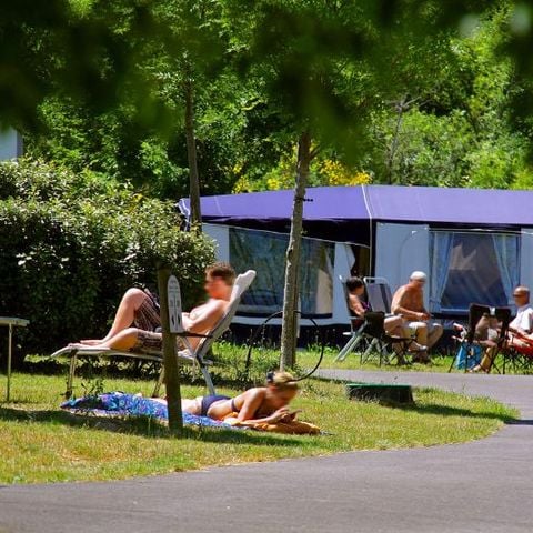 Stellplatz - Pauschale: Stellplatz für 1 Auto + Zelt oder Wohnwagen + Strom 10A