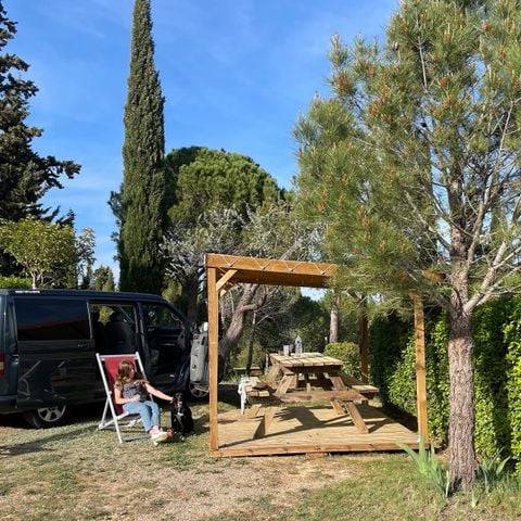 Stellplatz - PRIVILEGE GARDEN 100m² + Strom 6 A.