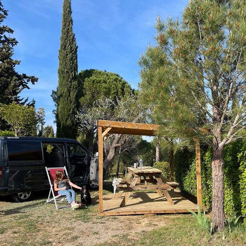 Stellplatz - PRIVILEGE GARDEN 100m² + Strom 6 A.