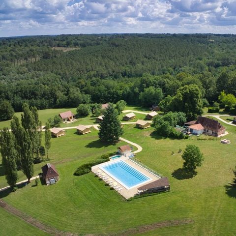 EMPLACEMENT - Forfait Pré-équipé (1 emplacement / 1 espace repas / 1 voiture / électricité 10A)