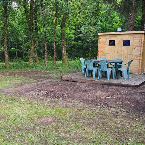 EMPLACEMENT - Forfait Pré-équipé (1 emplacement / 1 espace repas / 1 voiture / électricité 10A)