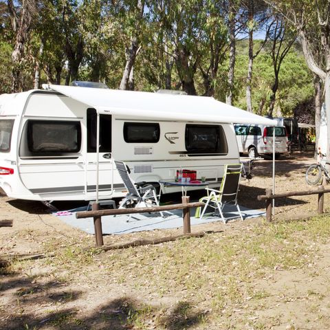 STAANPLAATS - Kampeerplaats COMFORT voor Caravan, Camping Auto