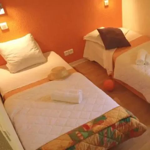 APARTMENT 4 people