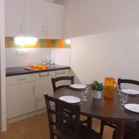 APARTMENT 4 people